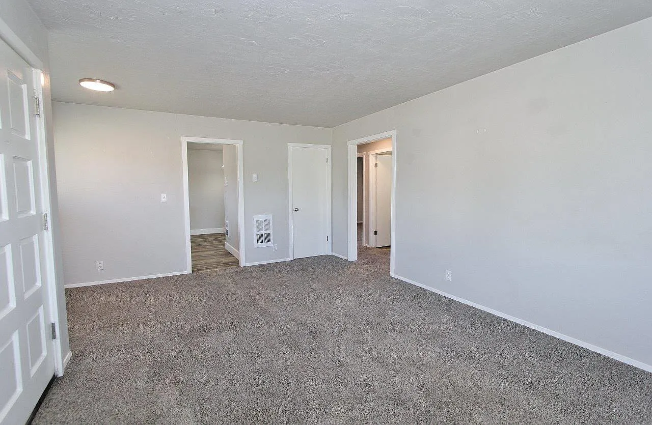 2 bed, 1000 sqft, $1,525 — Photo 2
