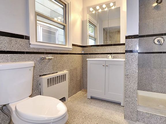5th image of 284 Randolph Ave Floor 1