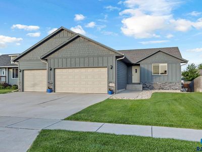 420 Adrianna Ave, Harrisburg, SD, 57032