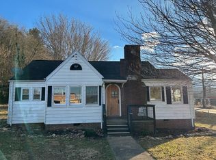 36 Hendrix St, Waynesville, NC 28786