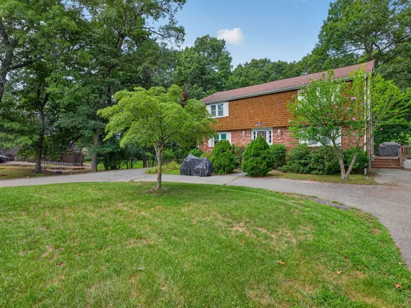 33 Carver Rd, Plymouth, MA 02360
