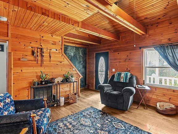 5th image of 966 Chestnut Grove Rd