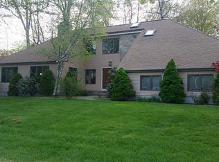 15 Country Ln, Hope, RI 02921