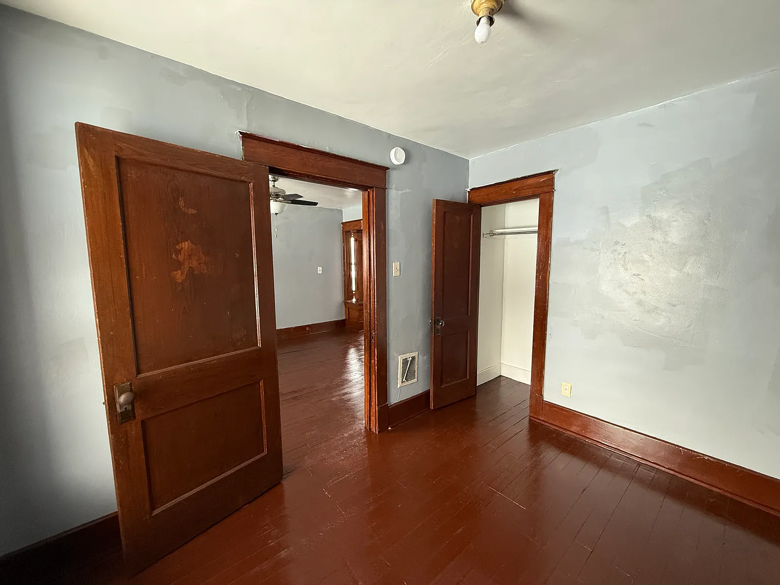 3 bed, 2000 sqft, $1,100 — Photo 1