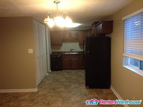 5th image of 3705 Somerset Dr SW