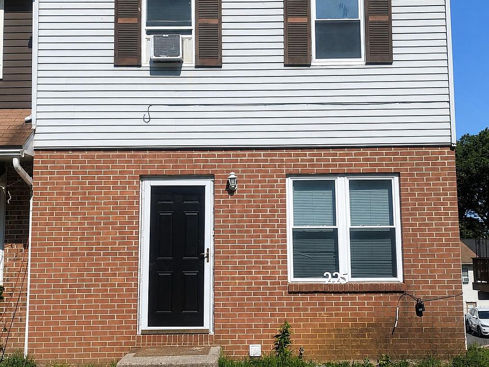 1st image of 2825 Rhonda Ln