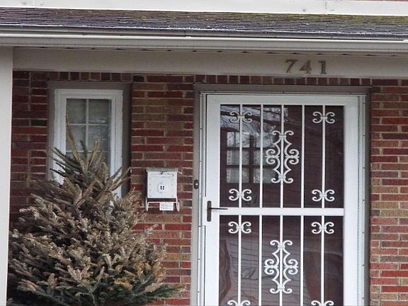 5th image of 741 Highland Ave