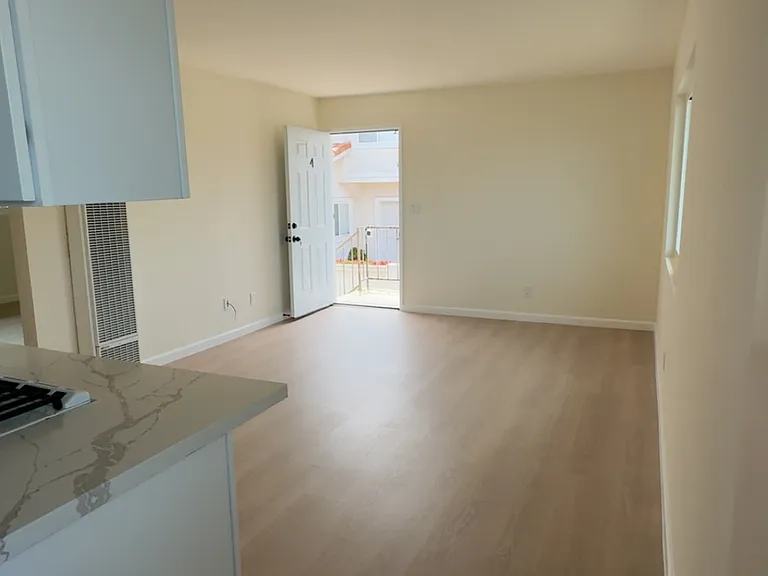 2014 Morgan Ln #4 — Photo 3