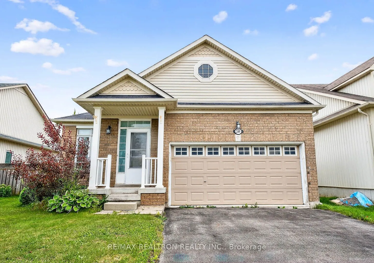 4 bed, $2,800 — Photo 1