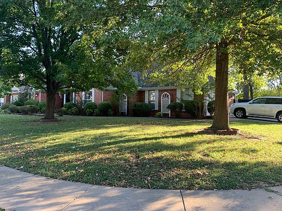 2nd image of 901 N Mallard Ln