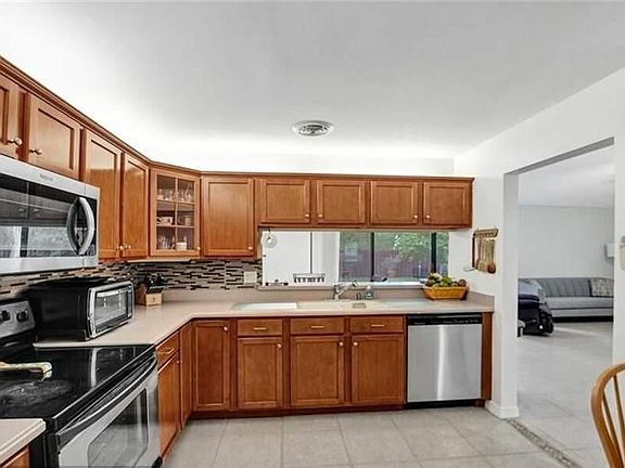 5th image of 9689 Lancaster Pl