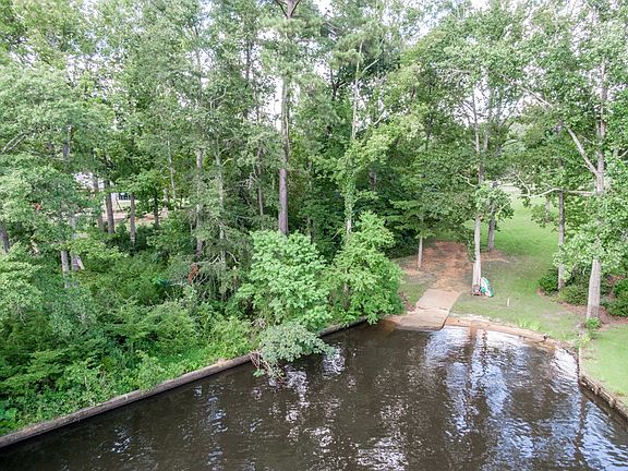 5th image of 335 Thomas Dr