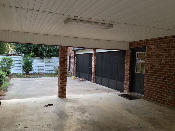 3rd image of 1080 Huckleberry Ln