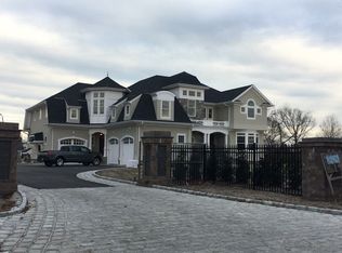 96 E Bayberry Rd, Islip, NY 11751