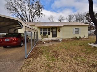 721 E Chickasaw Ave, Sallisaw, OK 74955