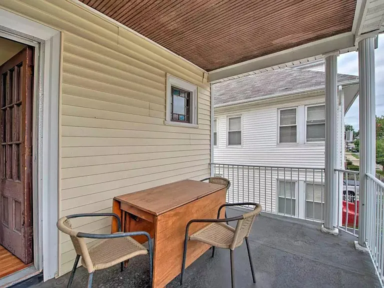 36 Pembroke Ave — Photo 10