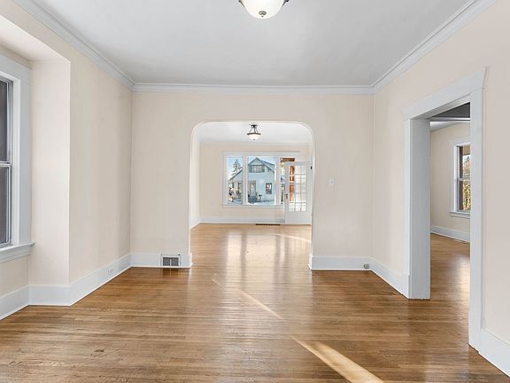 5th image of 1124 W Dalton Ave