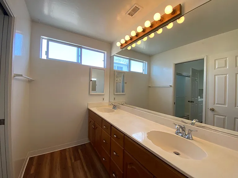 828 Avalon Ct — Photo 10