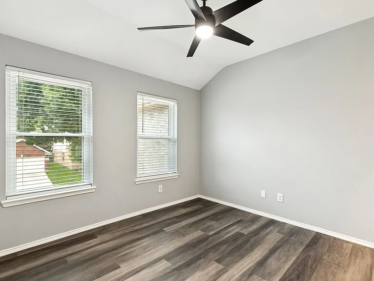 1016 Aviary — Photo 20