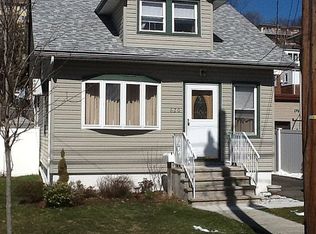 620 7th St, Carlstadt, NJ 07072