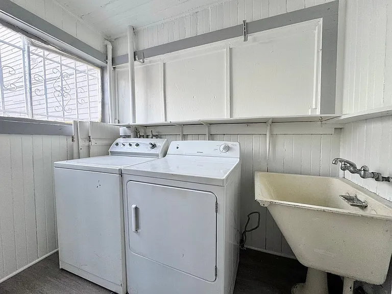 930 Albany St — Photo 15