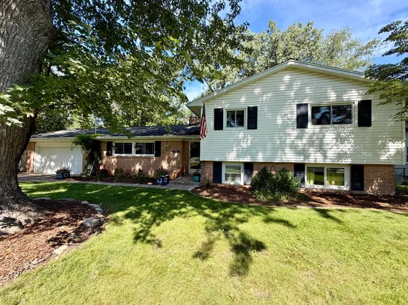 1881 Sunny Creek St SE, Kentwood, MI 49508