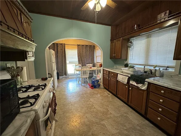 906 W Walnut St, Robinson, IL 62454