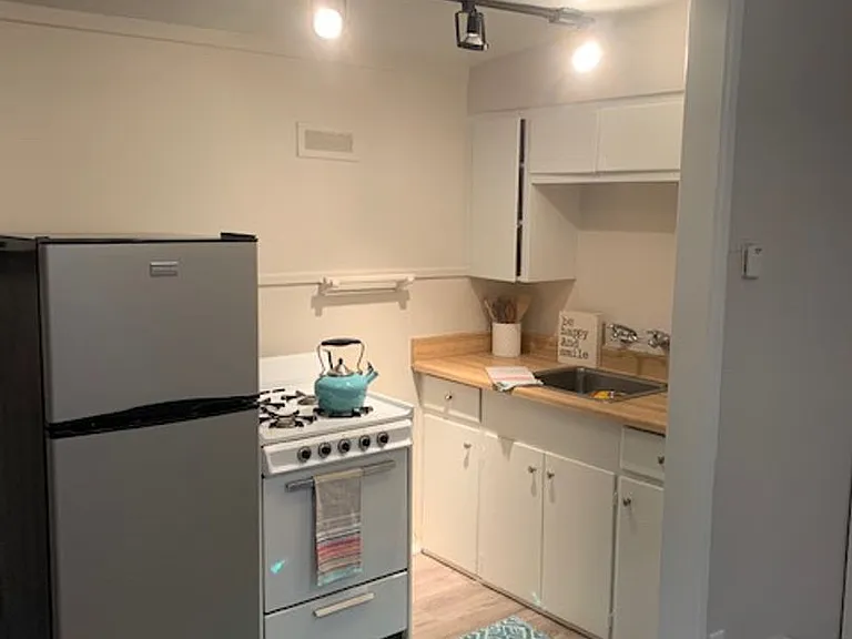 550 S Los Robles Ave #A-F — Photo 1