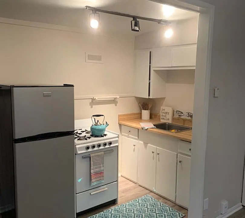 550 S Los Robles Ave