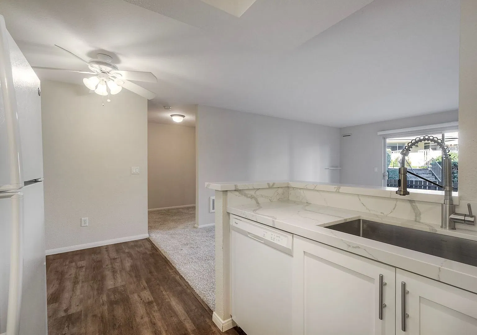 2024-042 432 Edgehill Lane Unit 193 — Photo 3