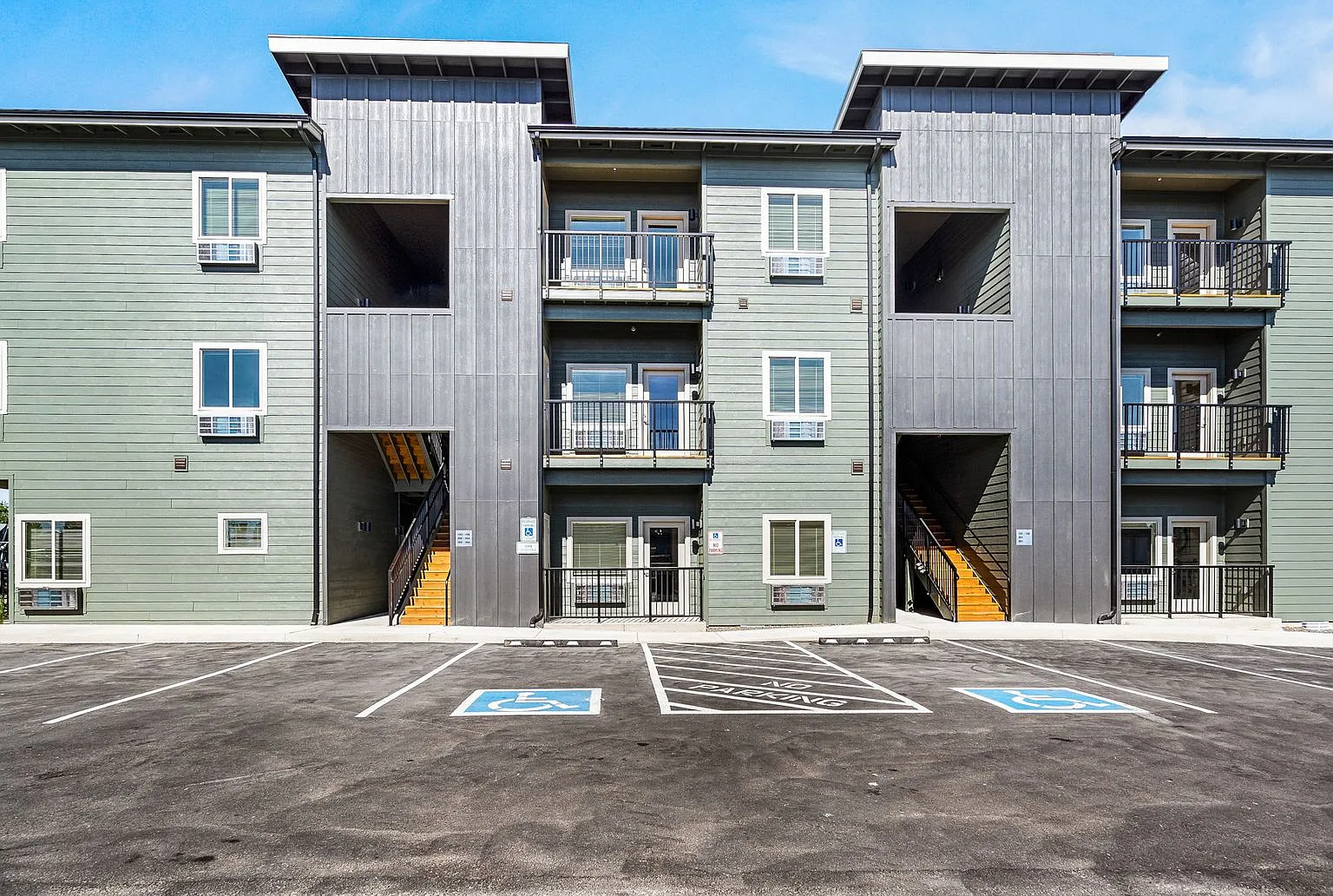 Kingwood Loft Apartments 1 Bedroom — Photo 2