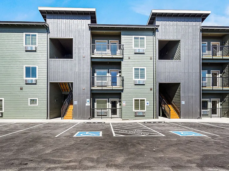 630 NW Kingwood Ave #101 — Photo 12