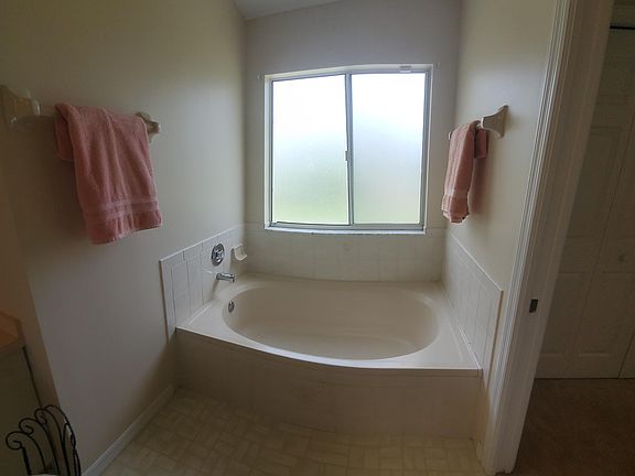 4th image of 258 SE Grove Ave