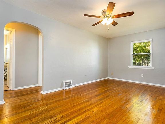 5th image of 362 Harwood St