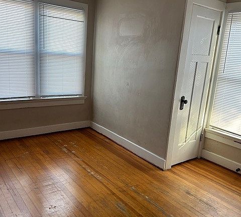 3rd image of 1527 Meriline Ave