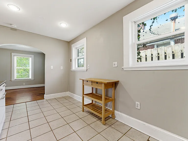 202 Warren St — Photo 10