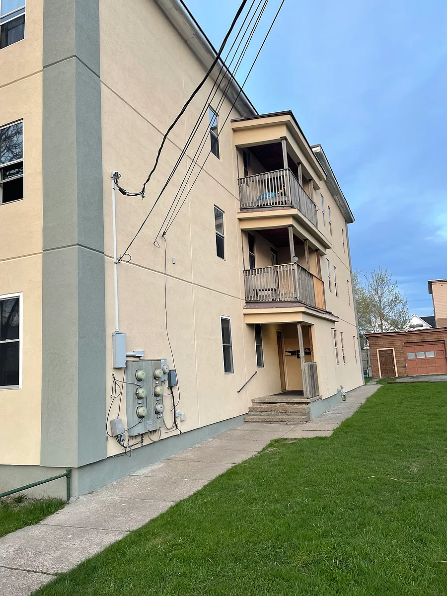 Building Photo - 305 Bacon St #1