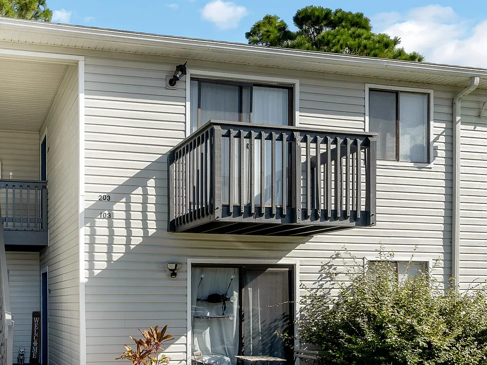 441 Mercury Ave SE #203