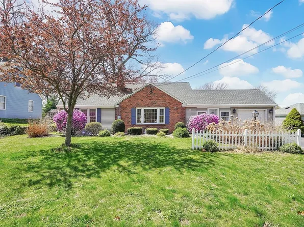 144 W Allen Ridge Rd, Springfield, MA 01118