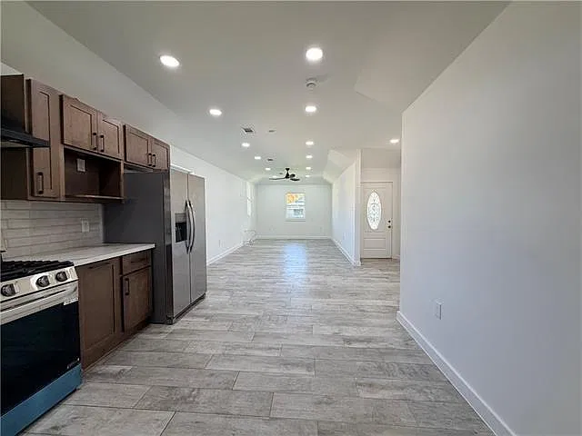 3 bed, 2.0 bath, 1050 sqft, $1,800 — Photo 4