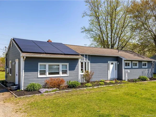 390 Green Manor Terrace, Windsor Locks, CT 06096