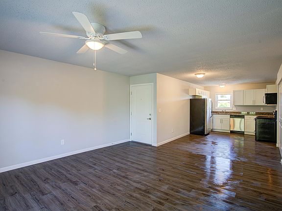 3rd image of 832 Park Entrance Pl APT 10