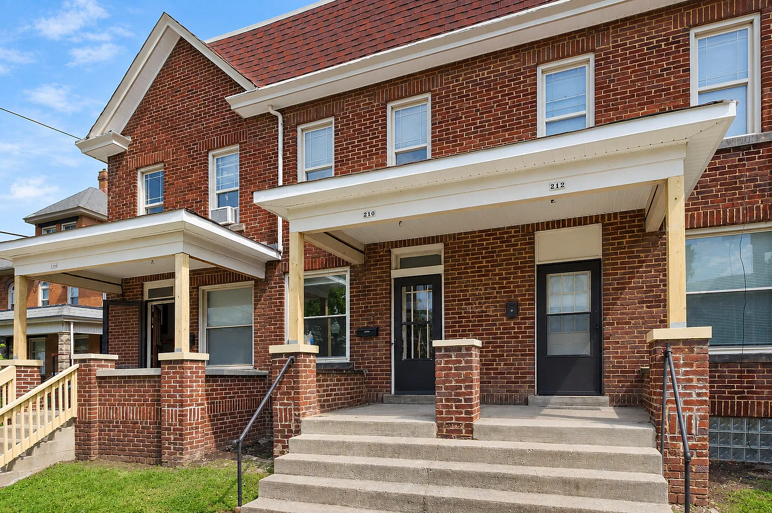 2 bed, 1.5 bath, 1250 sqft, $1,600 — Photo 1