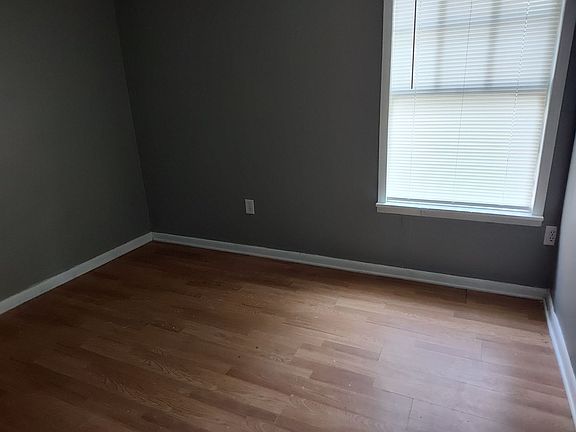 3rd image of 803 W High St