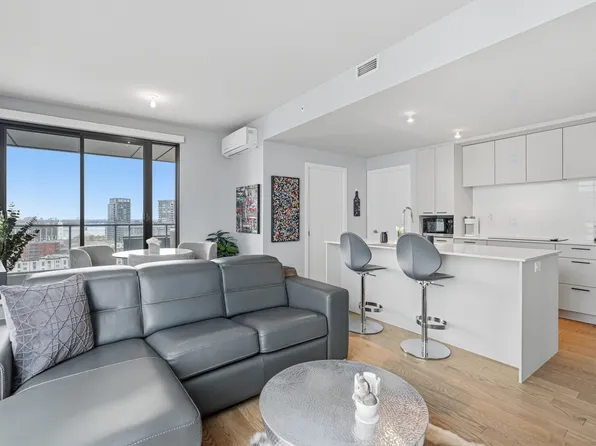 1150 Boulevard Rena Lavesque E #1420, Montreal, QC H2L 2M2