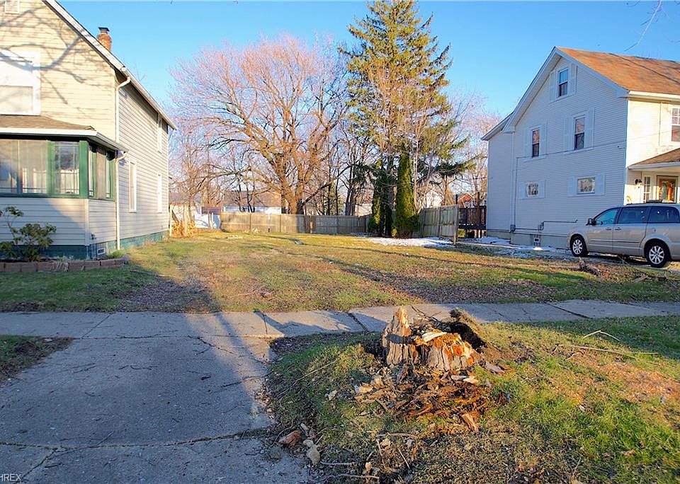 2nd image of 214 Vine St