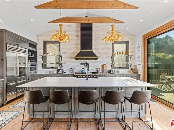2373 Tuna Canyon Rd, Topanga, CA 90290