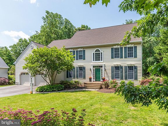 4th image of 69 Simmons Ln