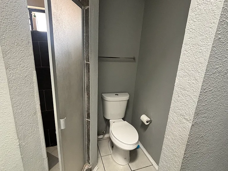 11608 Norman Montion Dr — Photo 37