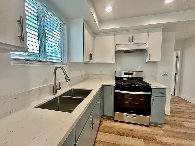 8418 S Main St — Photo 35